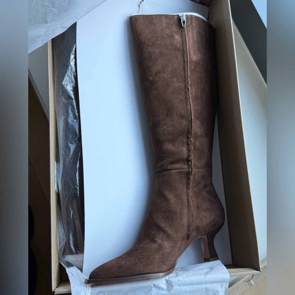 Dolce Vita Auggie dark brown suede knee high boot size 9, NWT